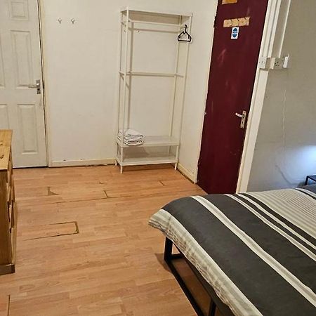 No Frills & Nothing Fancy 1 Bed Studio City Centre Κάρντιφ Εξωτερικό φωτογραφία